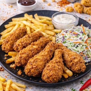 Aripioare Crispy cu Cartofi Prăjiți