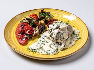 Mușchi de vită cu sos de ciuperci