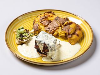 Mușchi de vită cu sos gorgonzola