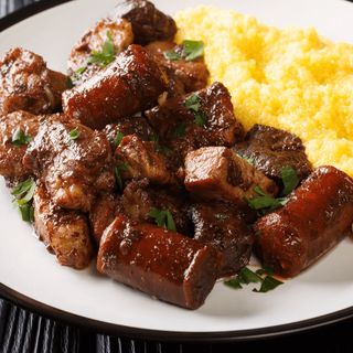 Pomana porcului cu mamaliguta si usturoi