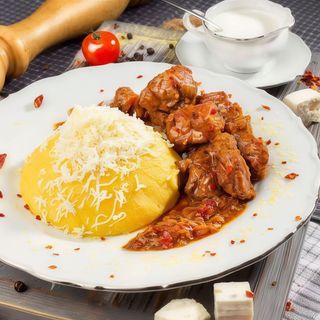 Tochitura de porc cu mamaliguta