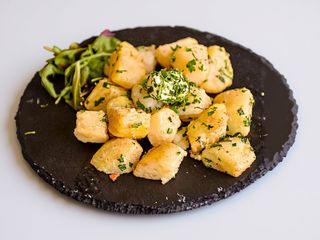 Cartofi natur cu unt si patrunjel