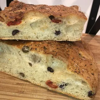 Focaccia cu măsline și roșii uscate 250g