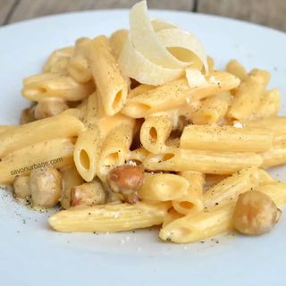 Pene cremoase cu hrini