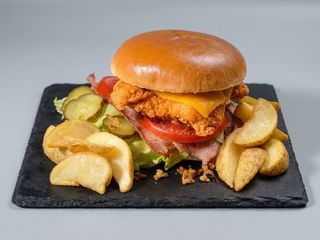 Meniu crispy chiken burger+cartofi