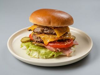 Dublu cheeseburger