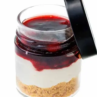 Prăjitură Cheesecake cu cireșe atomic