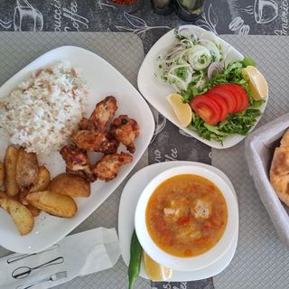 Meniu Frigarui de pui + ciorba de linte + 2 Lipie + orez cu lapte