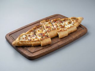 Pide cu carne si cascaval