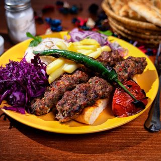 Meniu Adana kebab iute + ciorba de linte + 2 Lipie + orez cu lapte