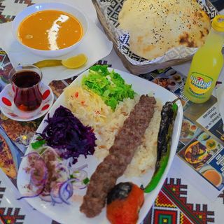 Meniu Urfa kebab nepicant + ciorba de linte + 2 Lipie + orez cu lapte