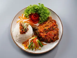  CƠM SƯỜN SỐT CHUA NGỌT