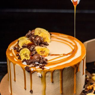 Tort cu blat de banane și crema caramel