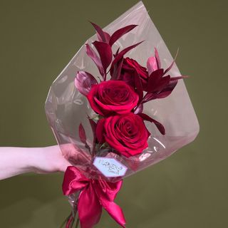 Buchet cu 3 trandafiri rosii