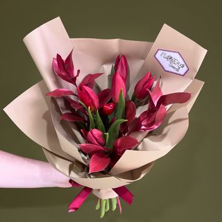 Buchet cu 5 lalele rosii