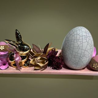 Aranjament de Paste cu iepuras auriu