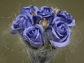 Aranjament cu 7 trandafiri de sapun