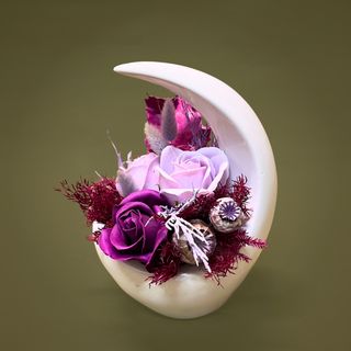 Aranjament cu flori de sapun in nuante de mov