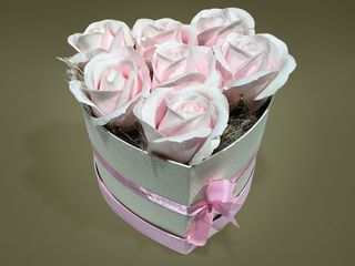 Aranjament cu 7 trandafiri de sapun roz