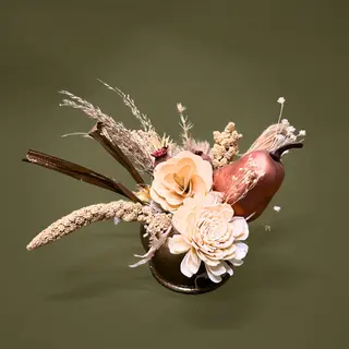 Aranjament cu flori uscate si para decorativa