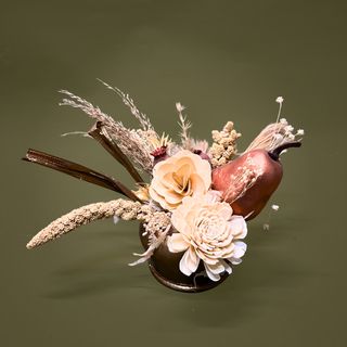 Aranjament cu flori uscate si para decorativa