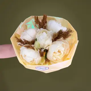 Buchet cu 5 bujori albi