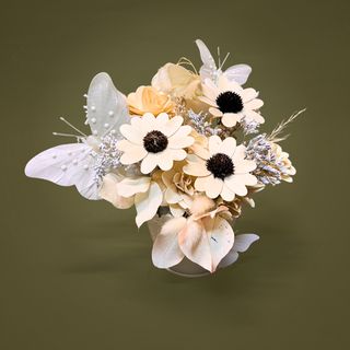 Aranjament cu flori uscate natur si fluturasi