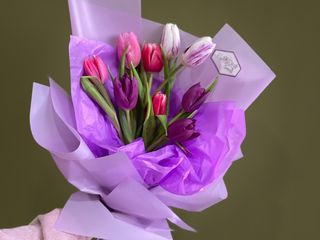 Buchet cu 9 lalele colorate