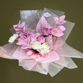 Buchet cu 9 bujori albi si roz