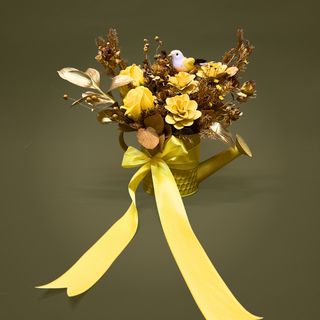 Aranjament in stropitoare cu galben si maro