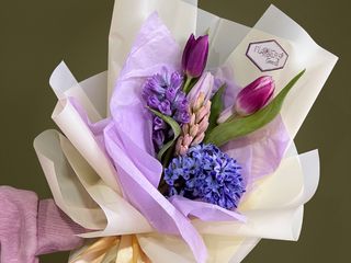 Buchet cu 4 lalele si 3 zambile