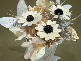 Aranjament cu flori uscate natur  si fluturasi