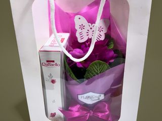 Punga cadou cu primula si Raffaello