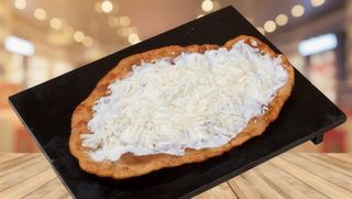 Langos cu branza si smantana