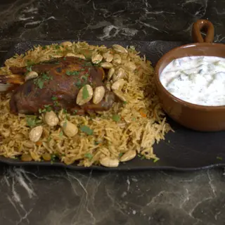 Kabsa cu carne de miel