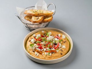 Humus cu ardei copt