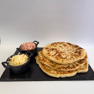 PLĂCINTĂ CU ȘUNCĂ ȘI CAȘCAVAL 100 GR