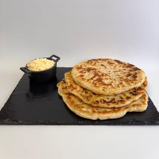 PLĂCINTĂ CU BRÂNZĂ 100 GR