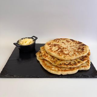 PLĂCINTĂ CU CAȘCAVAL 100 GR