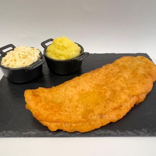 Langoș cu cartof și brânză