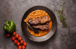 -Fasole sârbească (iahnie) cu piept de porc