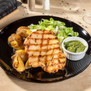 -Piept de pui grill cu pesto si cartofi aurii cu usturoi