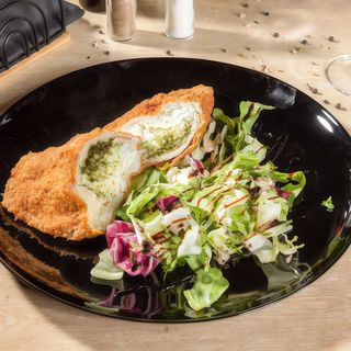 Piept de pui umplut cu feta si pesto