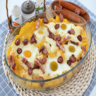 Mamaliga impaturita cu carnati de casa