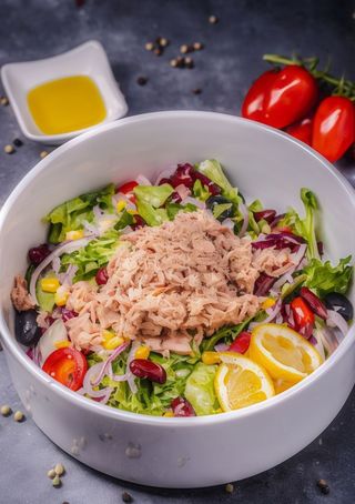 Salată cu ton