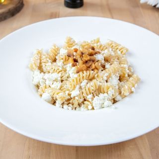 Macaroane cu branză și slanină