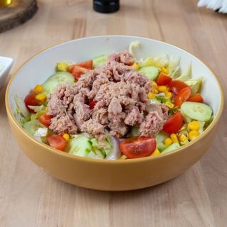Salată cu ton
