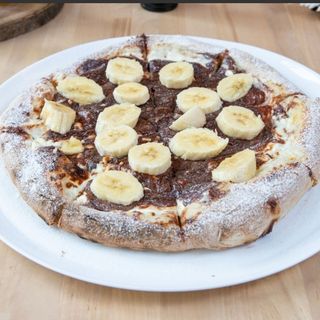 Pizza cu Nuttela și nuci