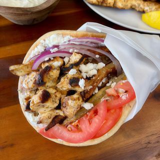 Souvlaki de pui la pita
