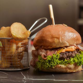 Burger Black Angus + cartofi